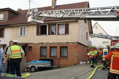 Neuenbuerg-Arnbach: Wohnungsbrand eines aelteren Gebaeude - ein verstorbener Hund